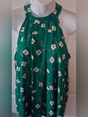 Le Lis - Women's Green Sleeveless Floral Lightweight Blouse. Size Medium